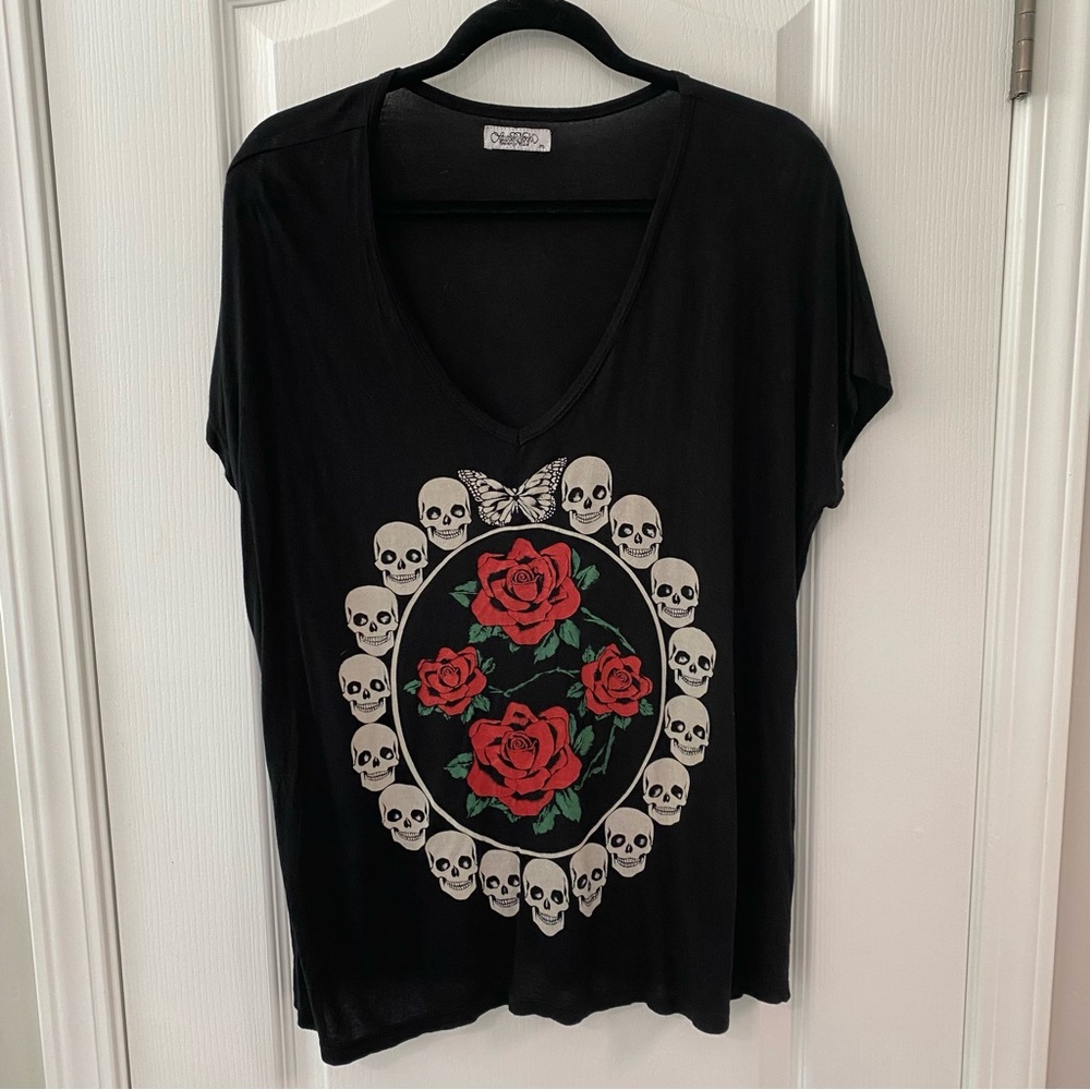 Lauren Moshi black v-neck tee with rose skull graphic